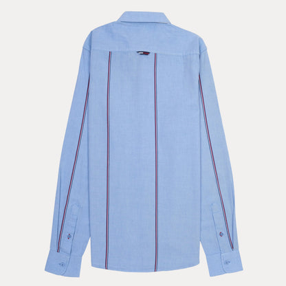TOMMY JEANS Effortlessly Chic Slim Fit Shirt in Sky Blue with Striking Red Accents